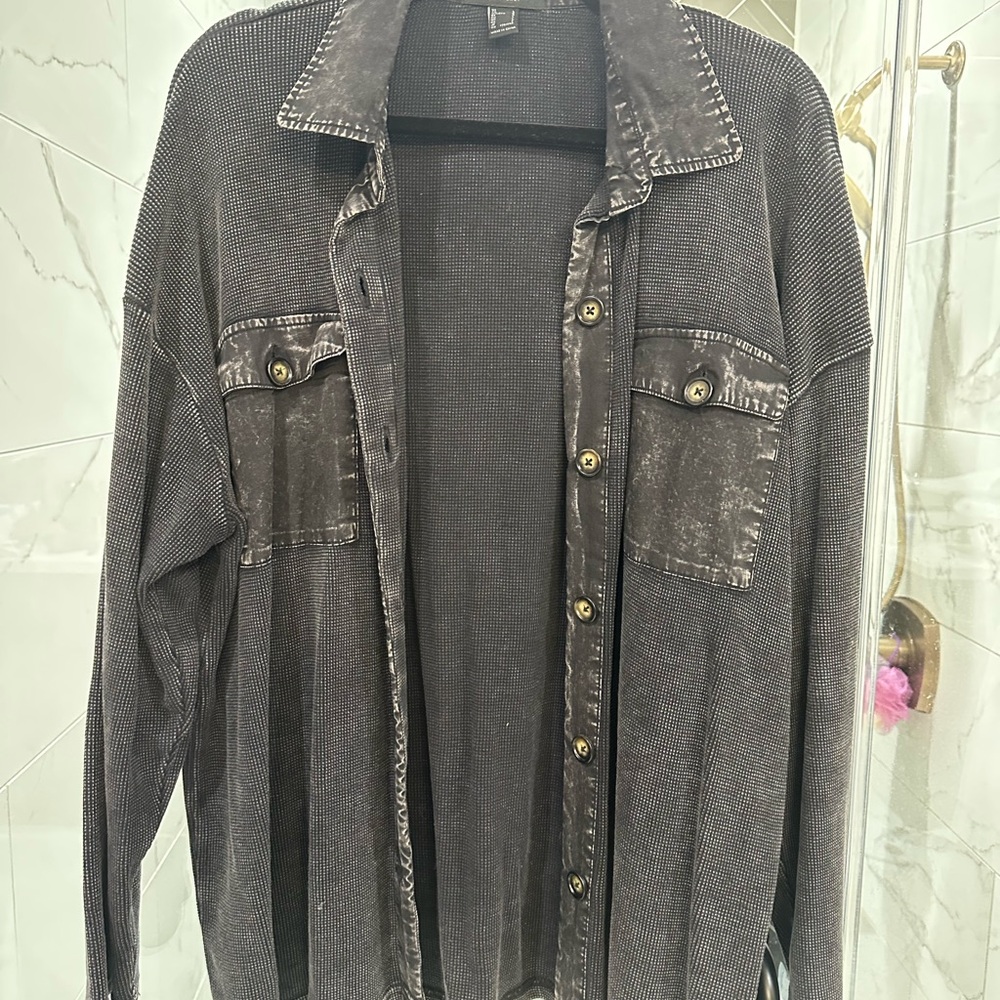 Black acid washed waffle shacket